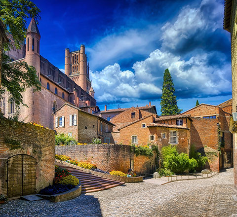 Albi Cathedral is located 45 km away from the Écrin Vert family campsite in Aveyron