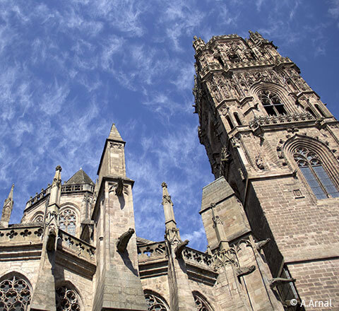 Notre-Dame Cathedral of Rodez is 51 km away from the Écrin Vert nature campsite in Aveyron