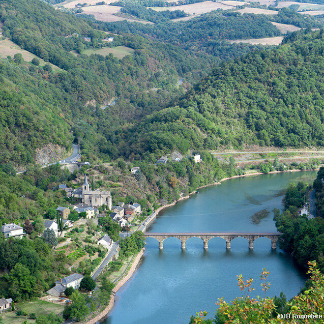 Domaine L’Écrin Vert, camping familial en Aveyron, un écrin de nature au bord du Tarn