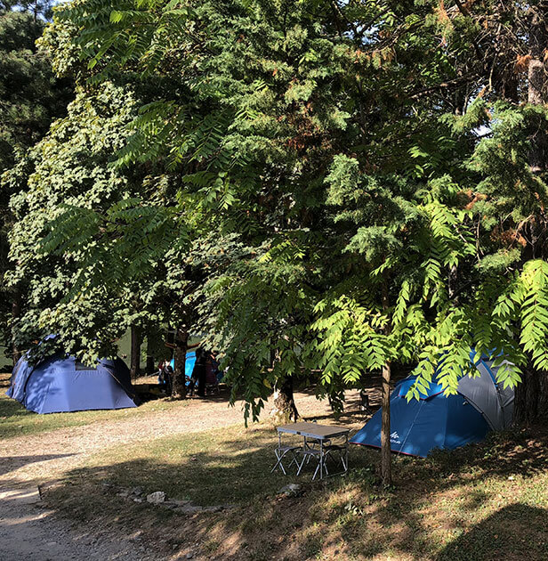Pitch for tent of the Écrin Vert campsite in Aveyron