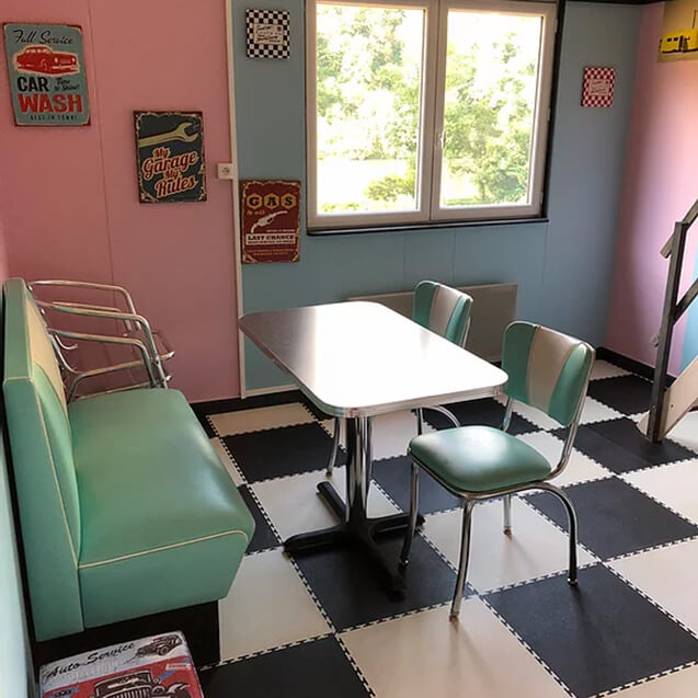 Intérieur du Lodge Confort 6 personnes : location vacances en Aveyron au Domaine L’Écrin Vert