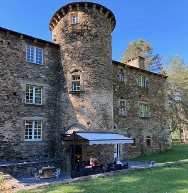 Exterior view of la Brasserie du Domaine de Lincou, restaurant in Aveyron